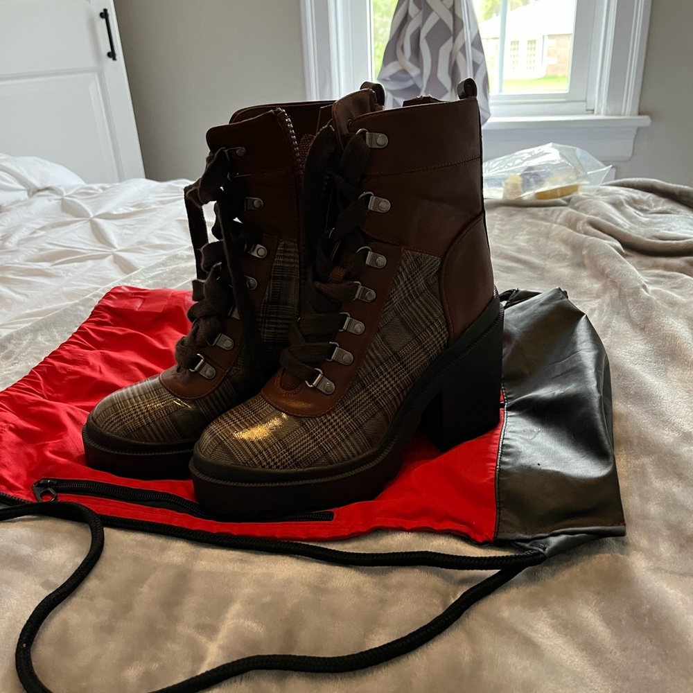 Cute chunky heel boots. Never worn. Bought from Macy’s